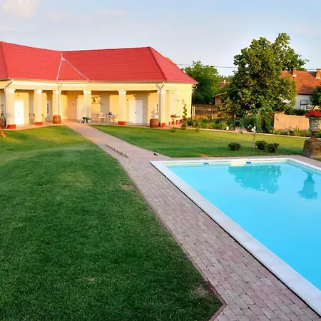 Tisza Topic Guest house 4*